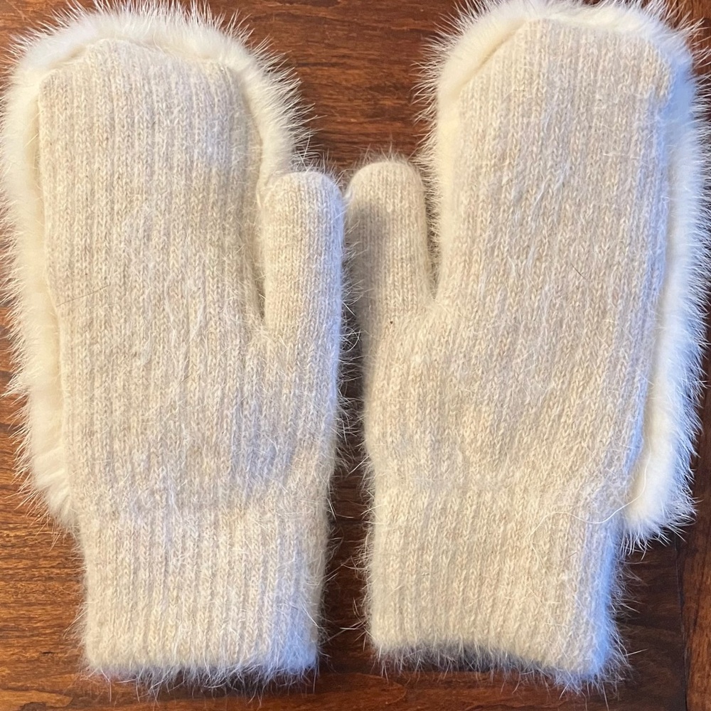 Real Mink Cream Mittens - Picture 2 of 3